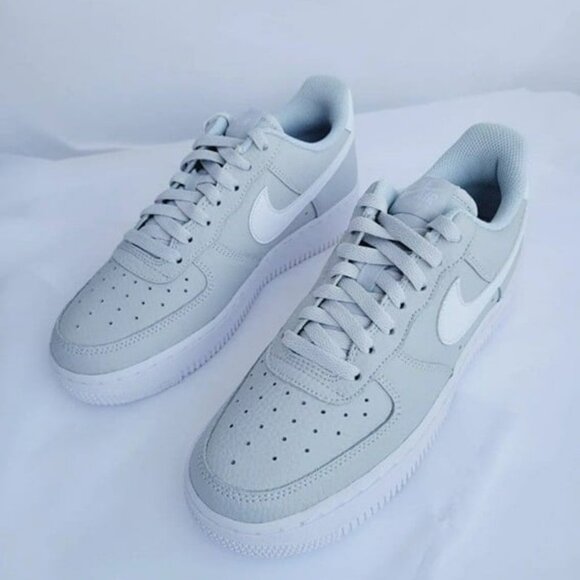 8 WOMEN'S NIKE AIR FORCE ONE 1 07 CT2302-003 GREY / WHITE - Picture 3 of 9